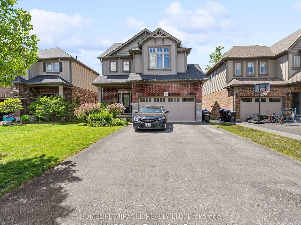 1st image of 32 Carleton Trl