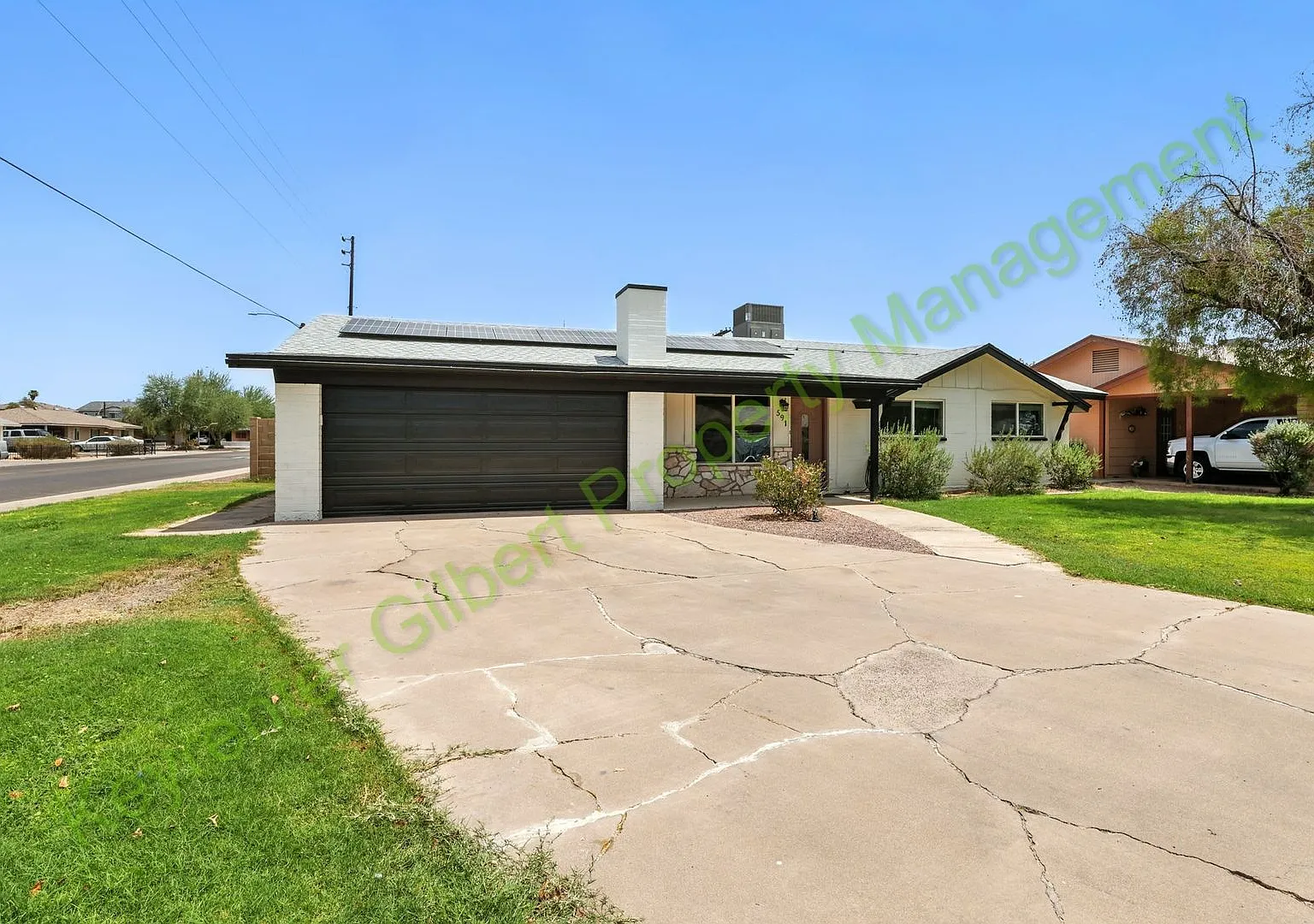 Charming Ranch-Style Home on a Corner Lot w/ a Private Pool in the Heart of Chandler — Photo 3