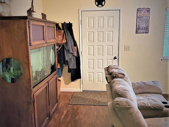5th image of 617 Pleasanton Pl