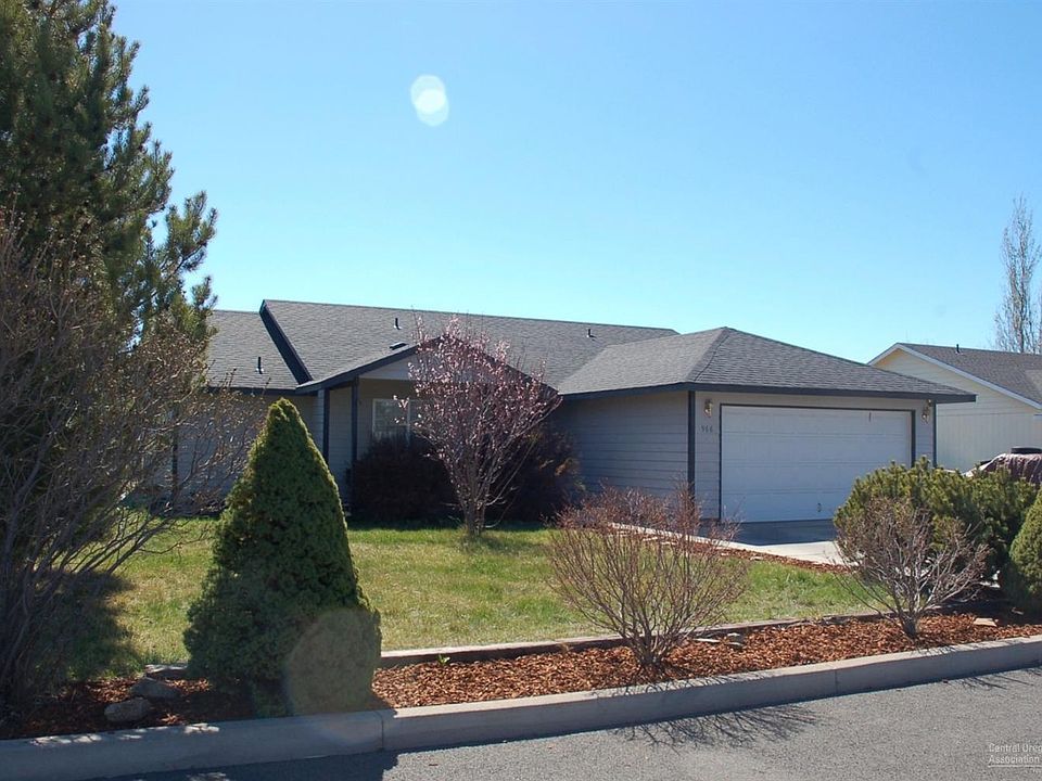 1st image of 966 NE Snowberry St