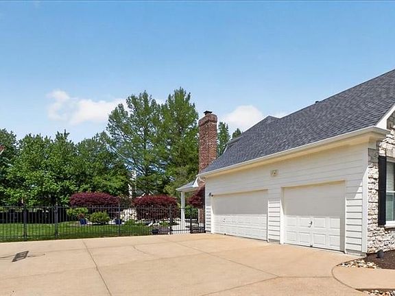 5th image of 18009 Tara Woods Ct