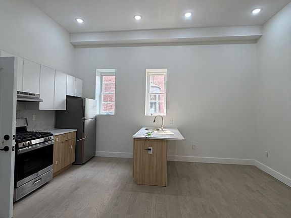 2nd image of 51 Lincoln Park #1C