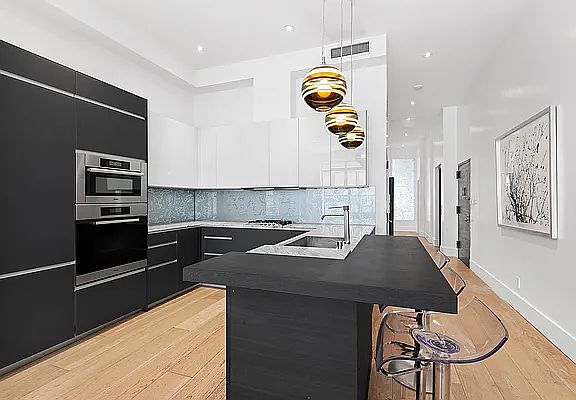 4th image of 133 W 14th St APT 5