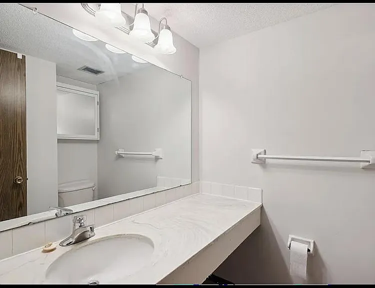 950 Westbrooke Way #7 — Photo 1