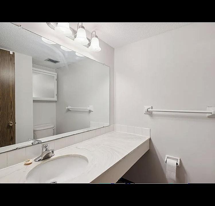 1st image of 950 Westbrooke Way APT 7