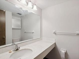 950 Westbrooke Way APT 7, Hopkins, MN 55343