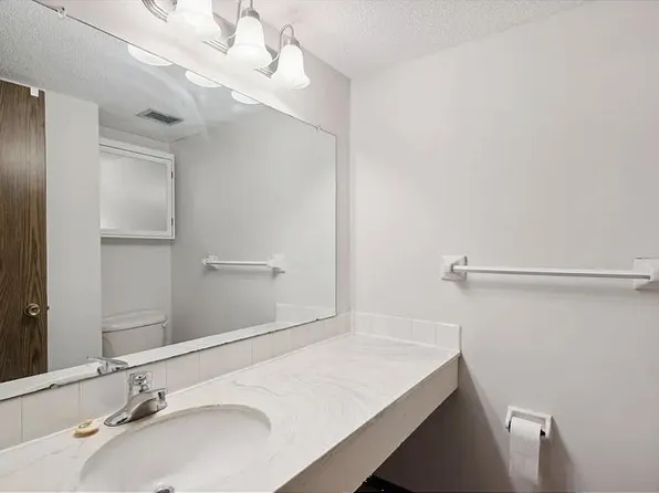 950 Westbrooke Way APT 7, Hopkins, MN 55343