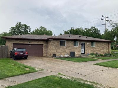 6054 Pearl Rd, Parma Heights, OH, 44130