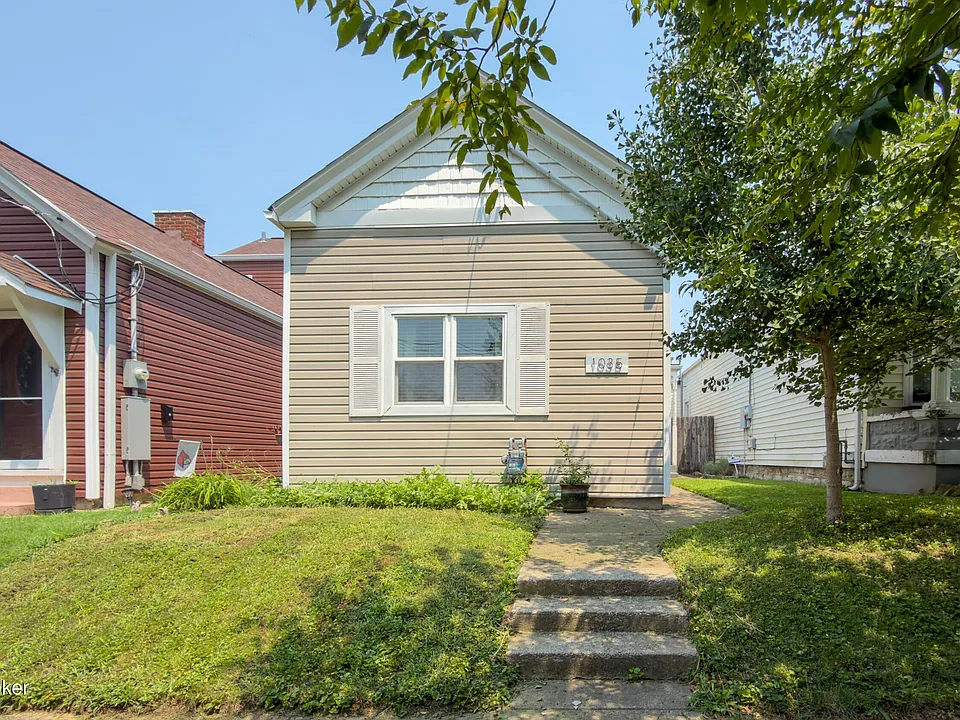 1035 E Caldwell St