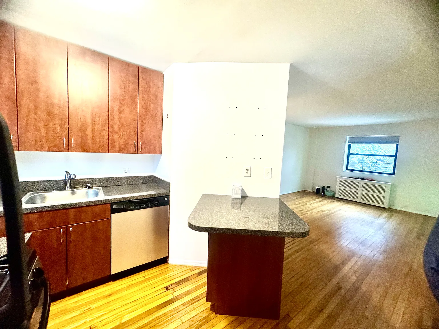 42nd Ave, Bayside — Photo 3