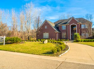 1926 Bloomfield Dr, Bloomfield Hills, MI 48302