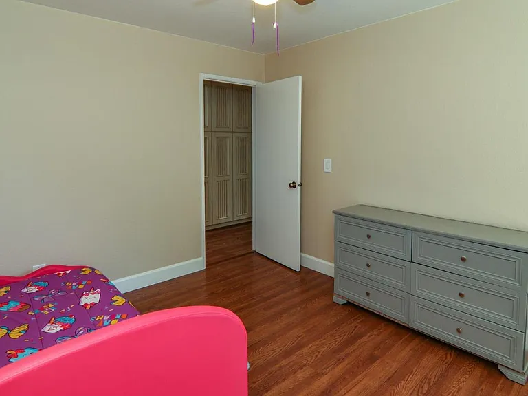 Elmwood Ct — Photo 31