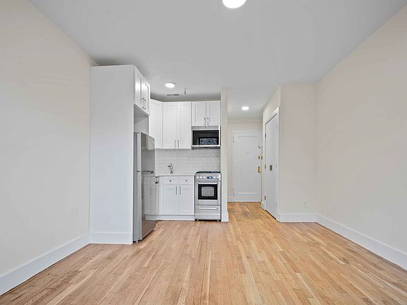 2nd image of 329 W 14th St APT E1