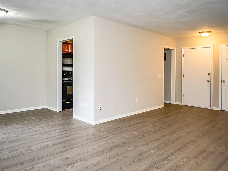 Country Manor Apartment Homes — Photo 9