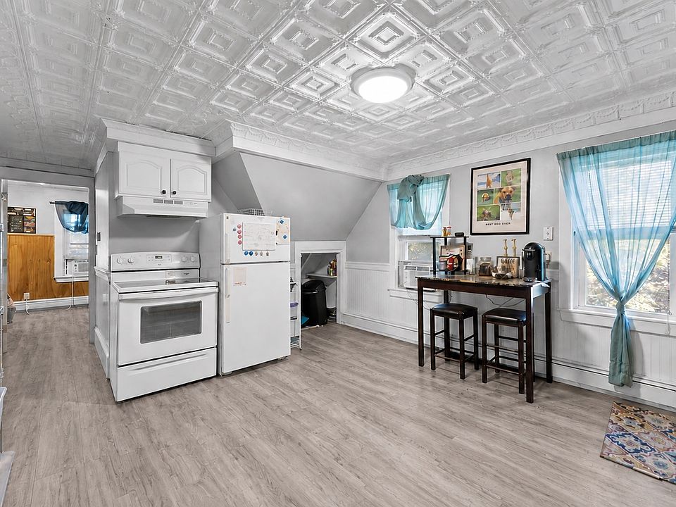 1st image of 21 Russell St #3