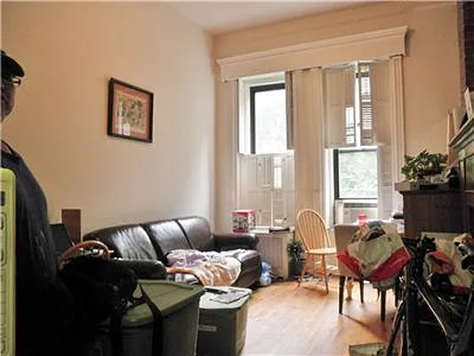 Rented by Manhattan Property Group | media 29