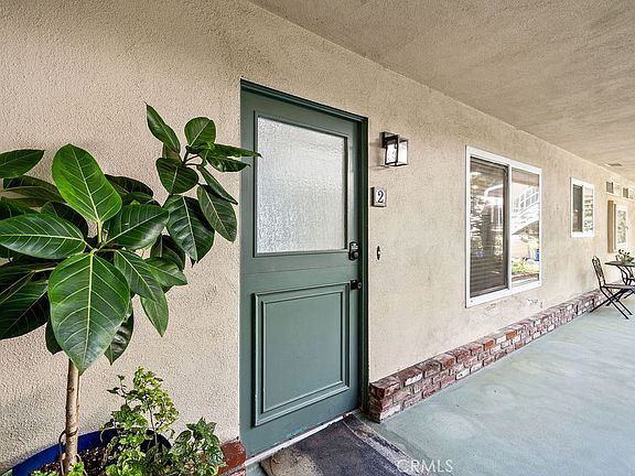 4th image of 240 Moss St APT 2
