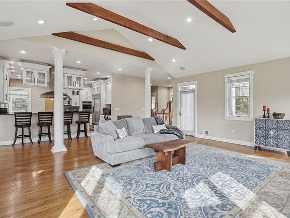 4th image of 964 Thorn Run Rd