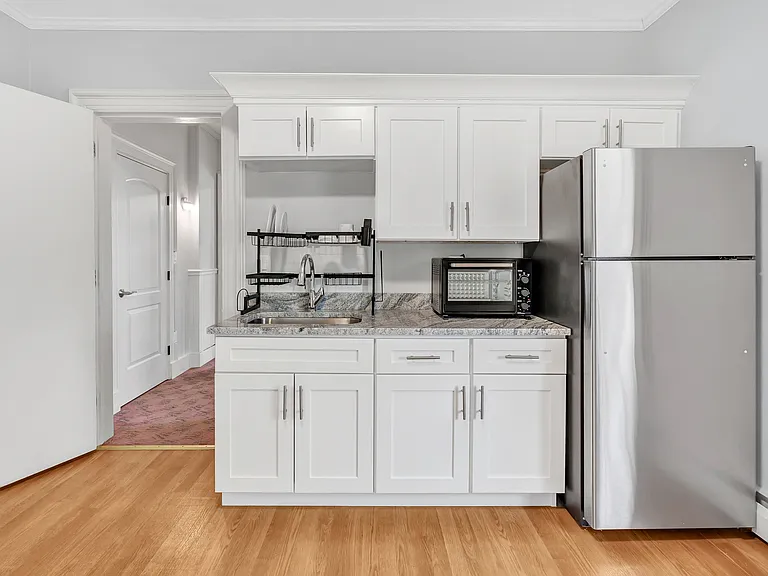 292 Coram Ave — Photo 2