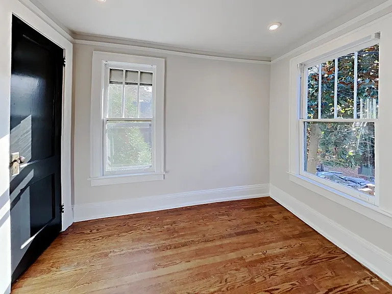 1539 N Morningside Dr NE — Photo 7