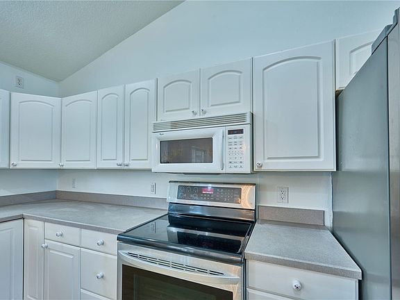 2nd image of 2542 SW Cooper Ln