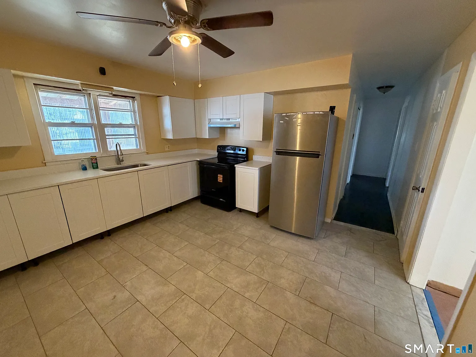 3 bed, 1.0 bath, 1144 sqft, $2,500 — Photo 2