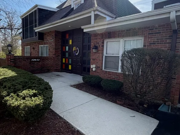 12642 S London Ln APT 2, Palos Heights, IL 60463