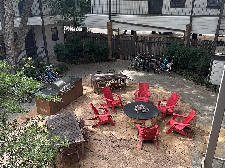 203 E 31st St #204 — Photo 31