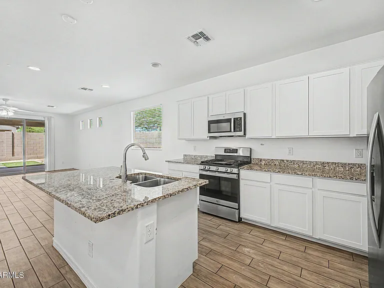 5722 W Getty Dr — Photo 19