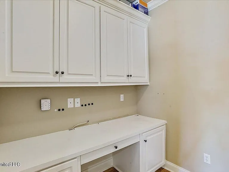 987 N Azalea Dr — Photo 13
