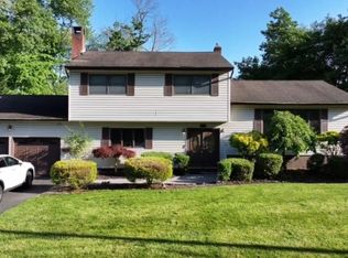 20 Wellington Dr, Wayne, NJ 07470