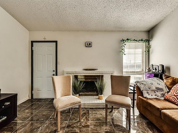 3rd image of 1400 Ross Ln