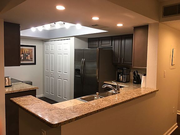 Kitchen and full w/d