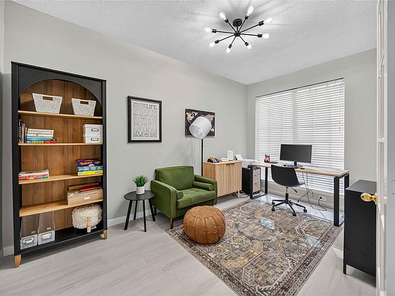 4th image of 5504 Park Thicket Ln
