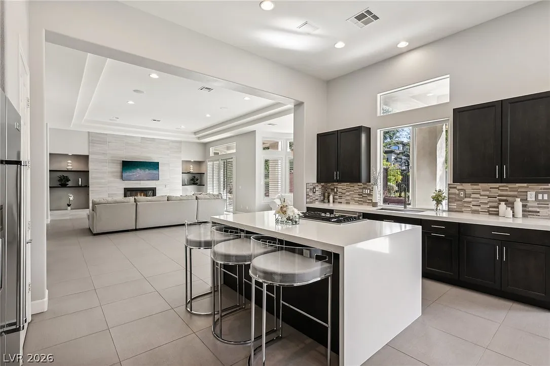 3 bed, 3.5 bath, 3220 sqft, $8,900 — Photo 1