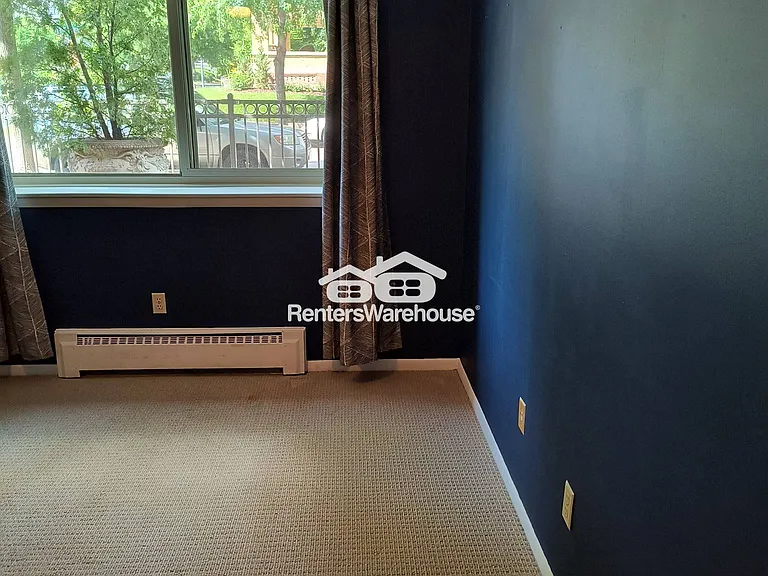 1901 Emerson Ave S #102 — Photo 10