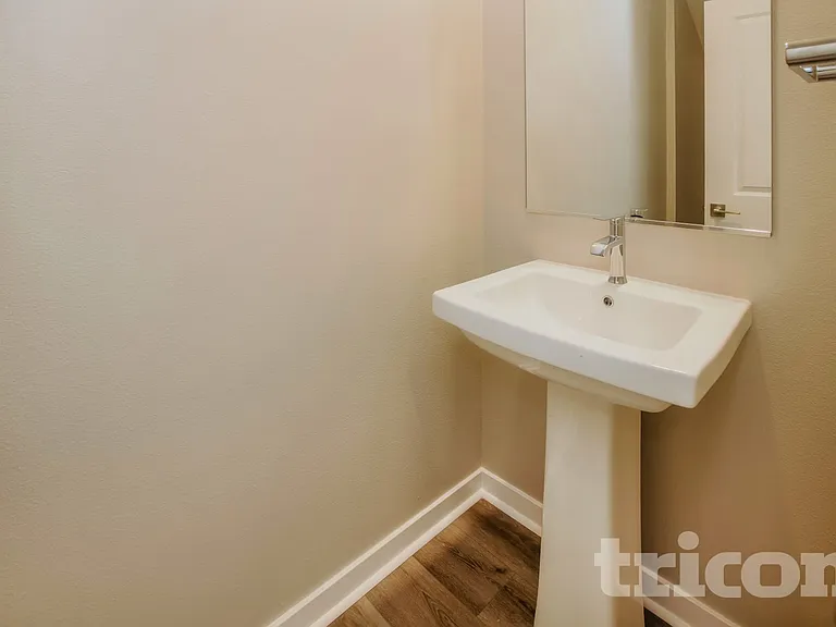 31578 Dwight Dr — Photo 12
