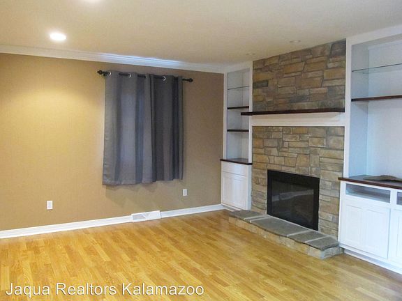 4th image of 1703 Greenview Ave