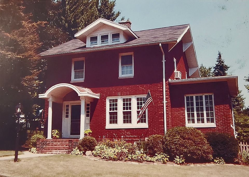 1st image of 810 N 7th St