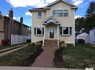 22 Rugby Rd, Merrick, NY 11566