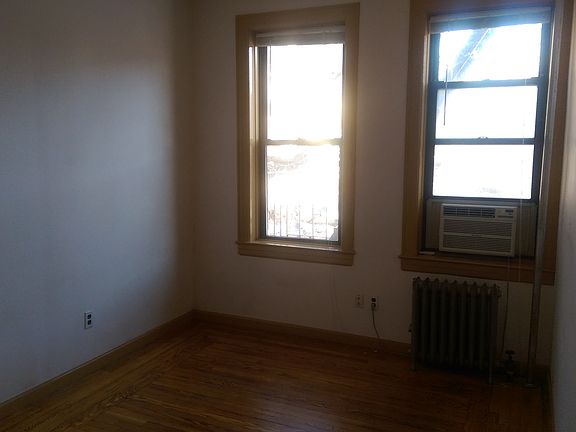 5th image of 2346 29th St APT 2F