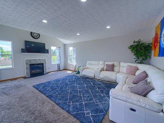 3rd image of 601 Keltonhurst Dr
