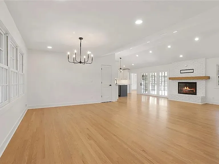 8105 Rosewood Dr — Photo 5
