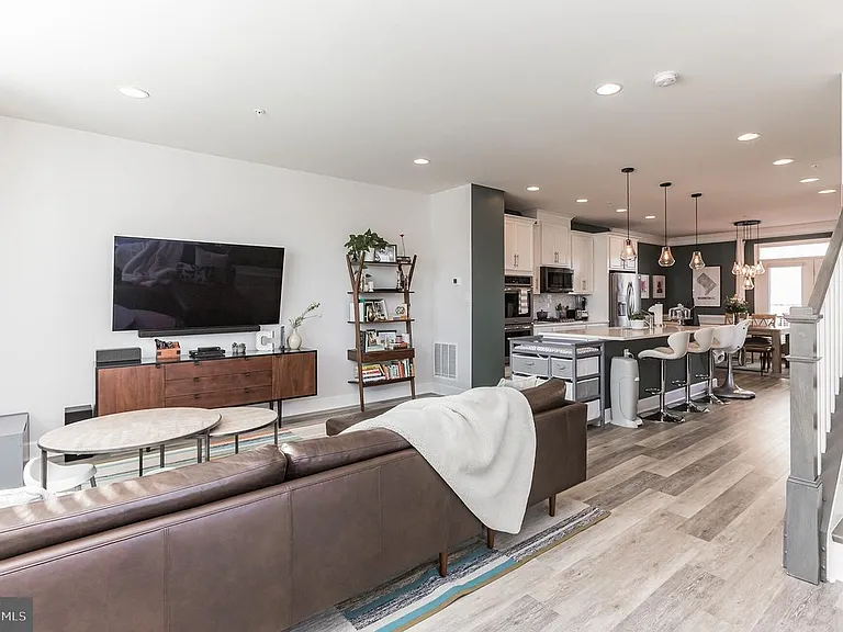 4710 Underwood St — Photo 18