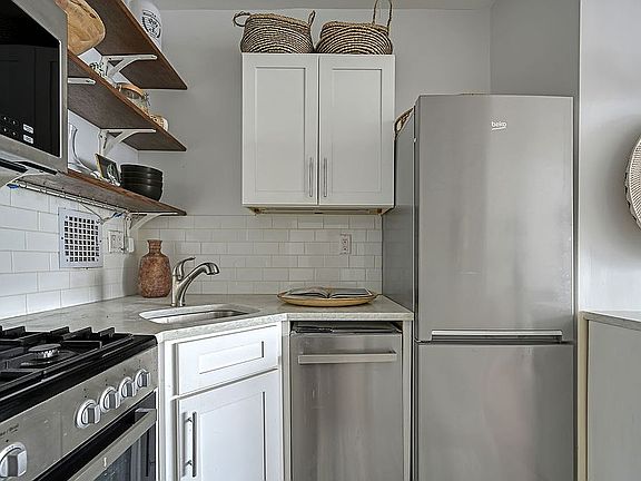 3rd image of 300 E 74th St APT 6D
