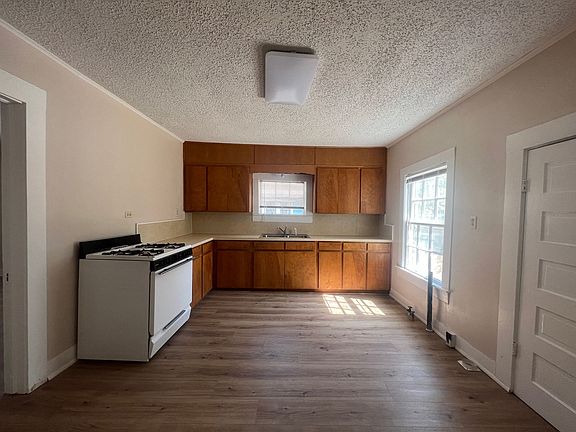 5th image of 1003 Avenue F