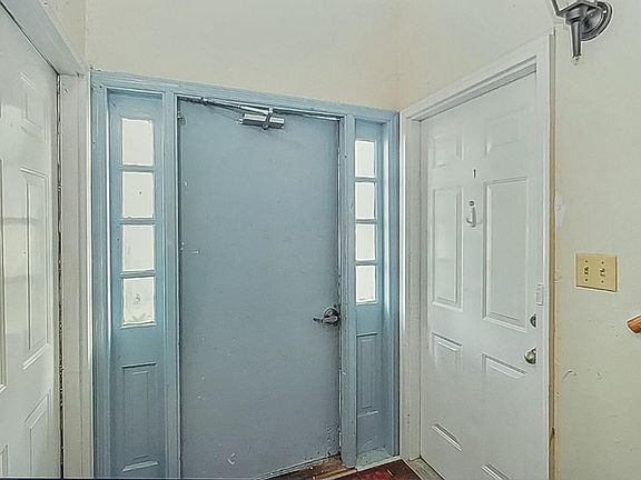 2nd image of 215 Wildwood Pl #14