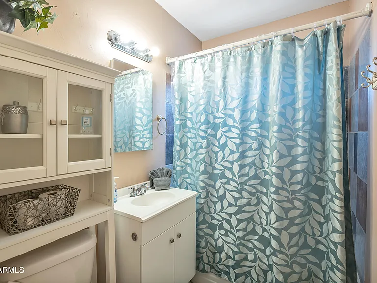 842 W Fairmount Ave — Photo 31