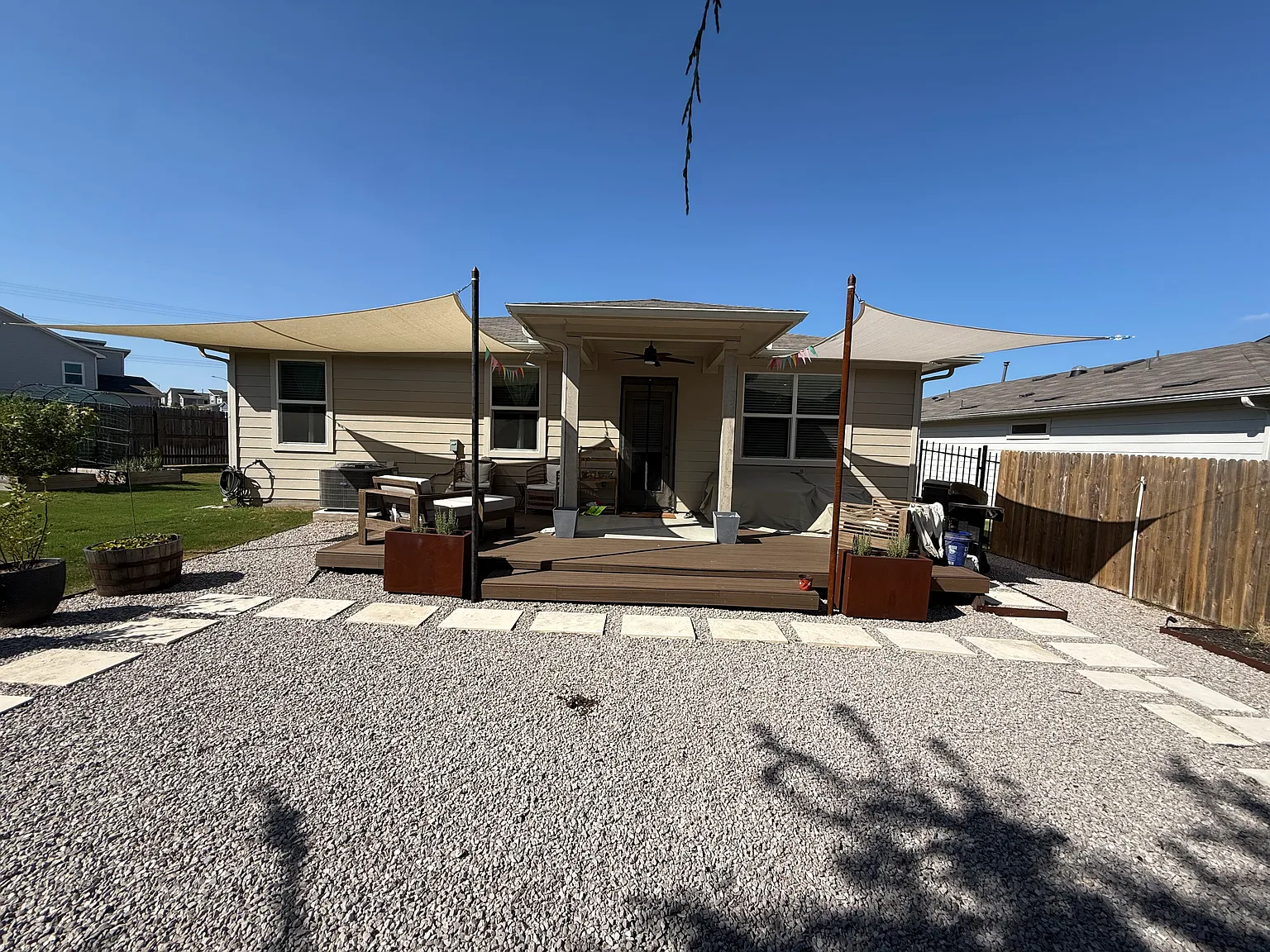 4 bed, 2000 sqft, $2,650 — Photo 2