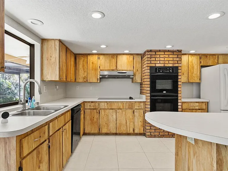 10206 Lakeview Dr — Photo 8